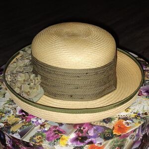 Hoodlums straw hat with floral accents